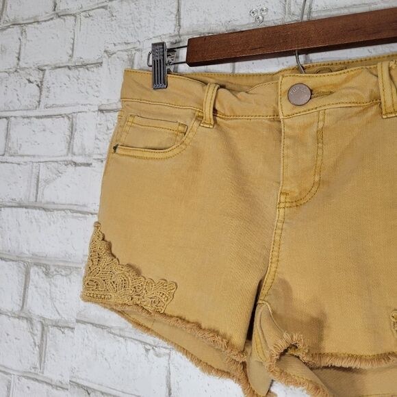 Rue 21 cute mustard color shorts - Picture 4 of 11